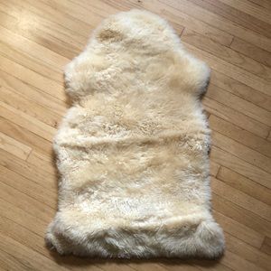 Sheepskin baby rug